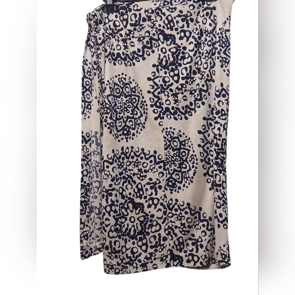 Anne Klein - Black & White Silk & Nylon Faux Wrap Skirt W/Abstract Design, - Picture 7 of 9